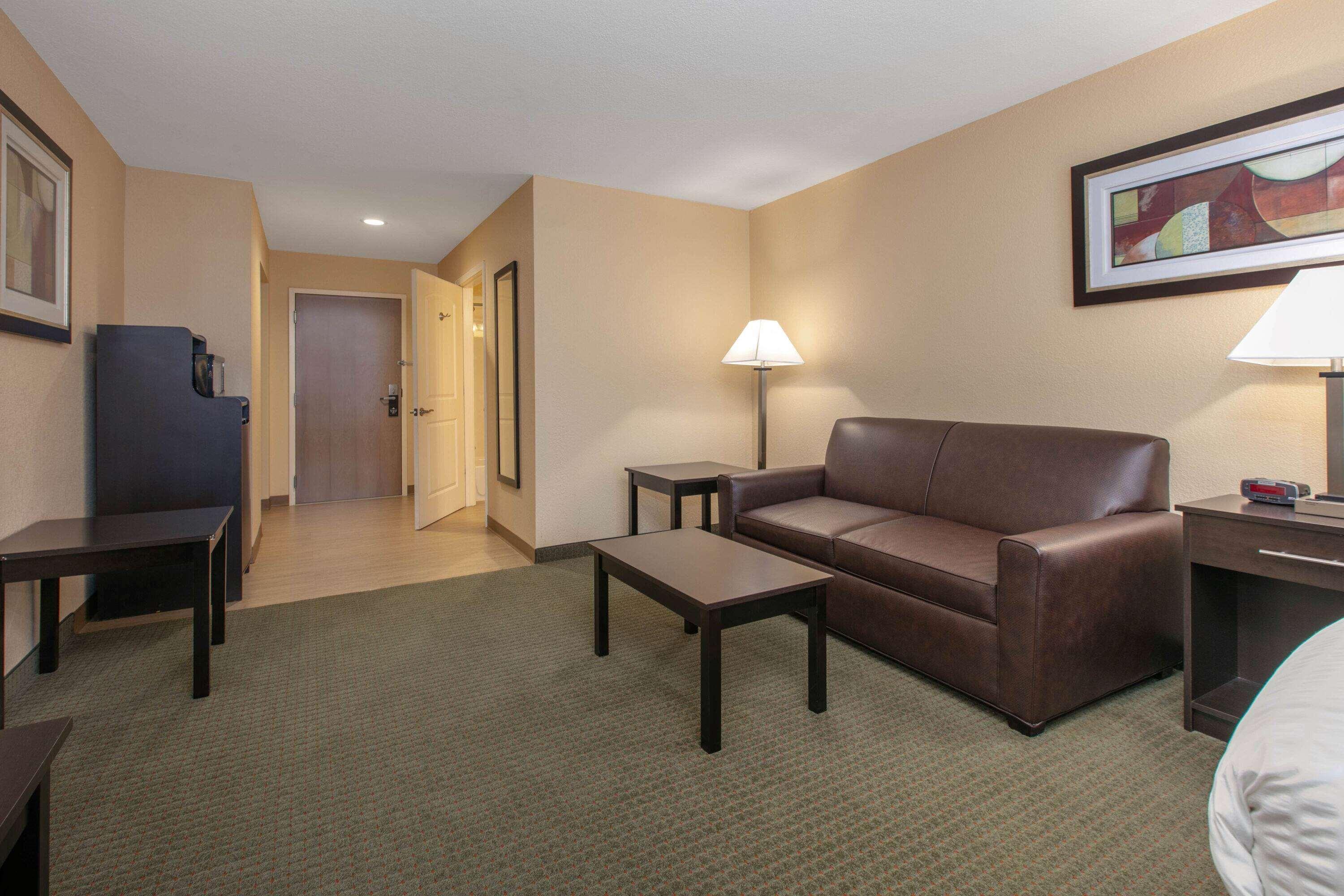 Days Inn & Suites By Wyndham Florence/Jackson Area Экстерьер фото