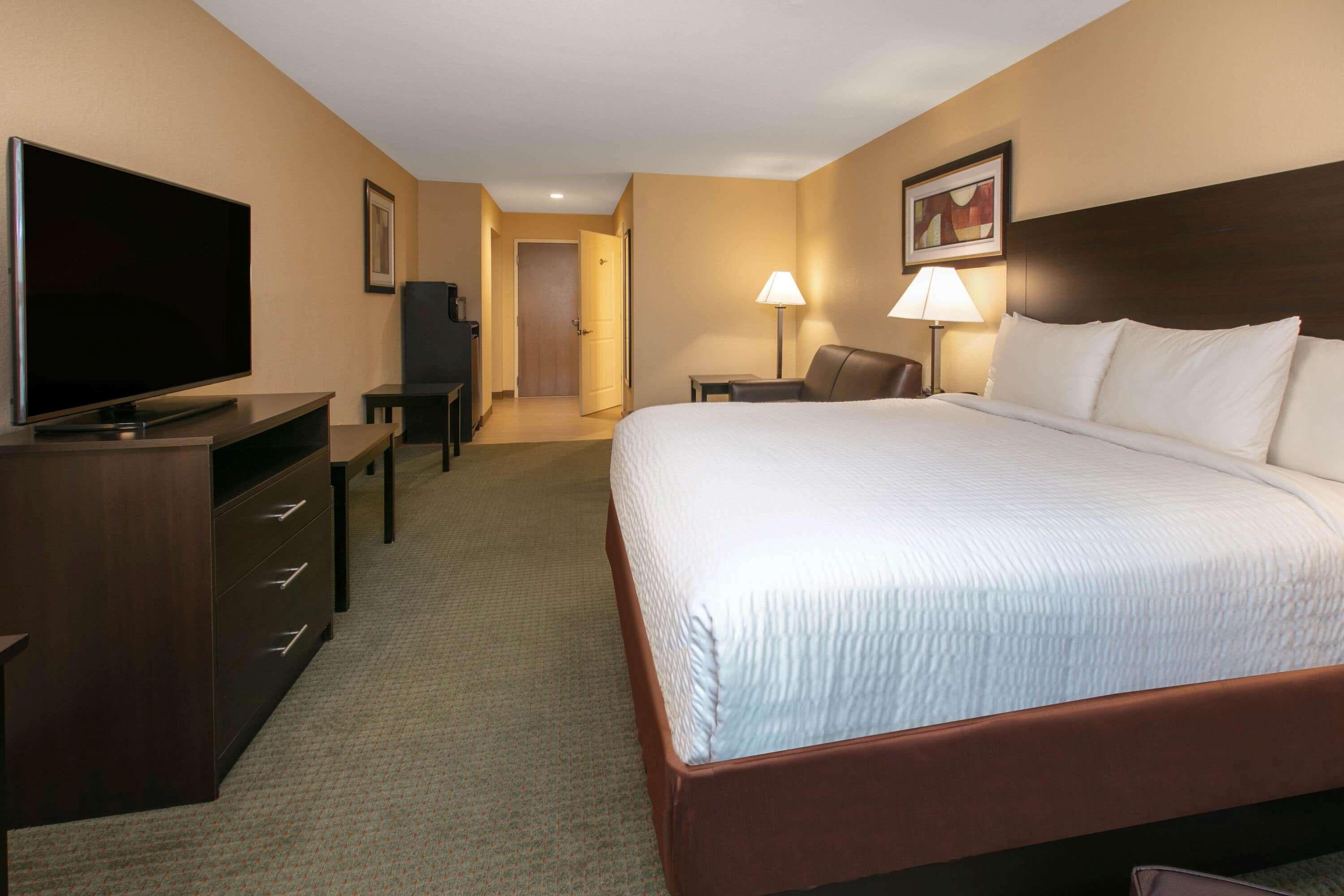 Days Inn & Suites By Wyndham Florence/Jackson Area Экстерьер фото