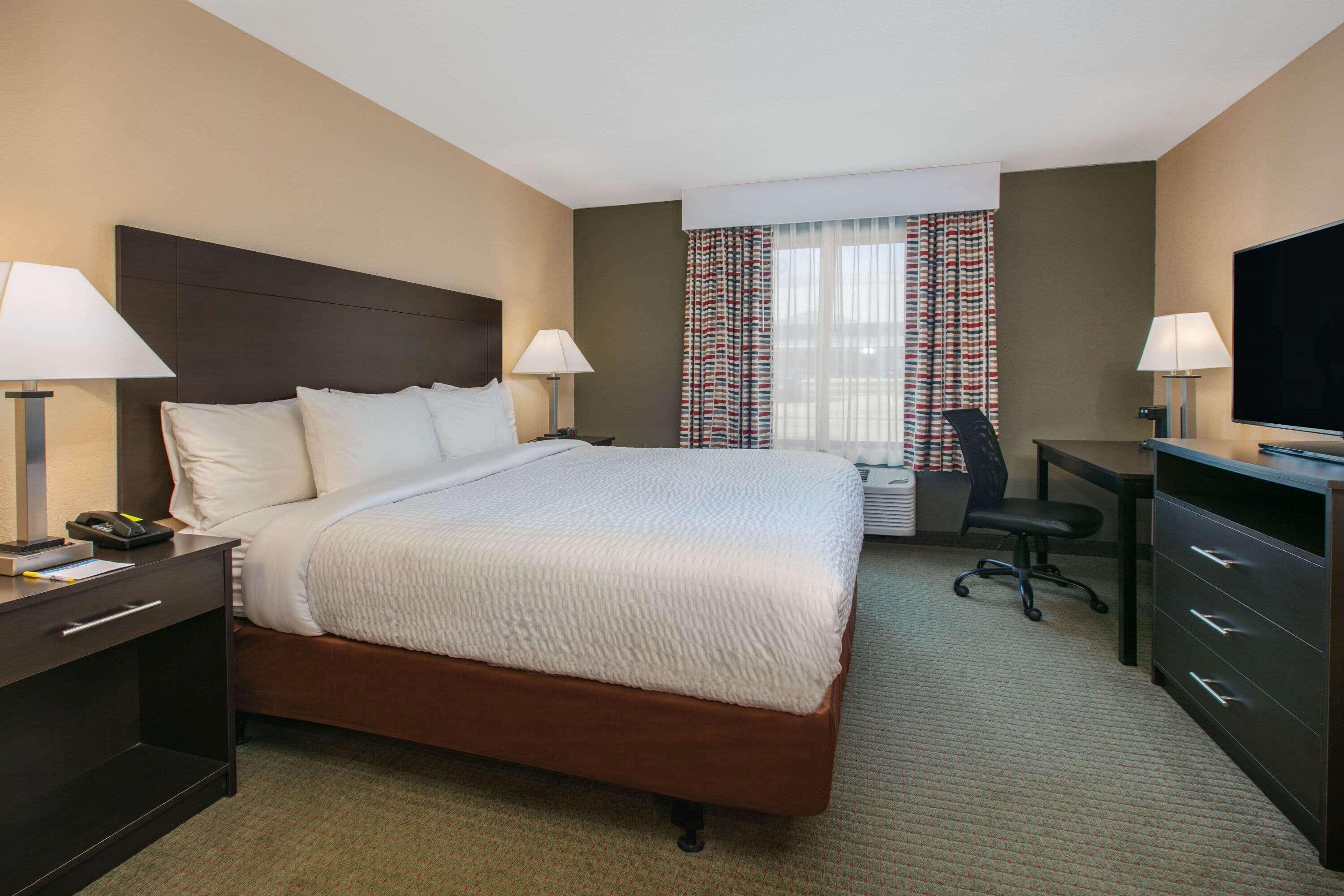 Days Inn & Suites By Wyndham Florence/Jackson Area Экстерьер фото